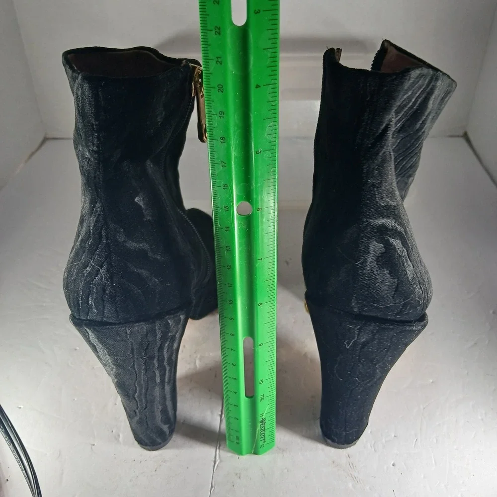 Louise et Cie Verdana Ankle Boot 10 Black Velvet Embossed Block Heel Gothic Luxe
